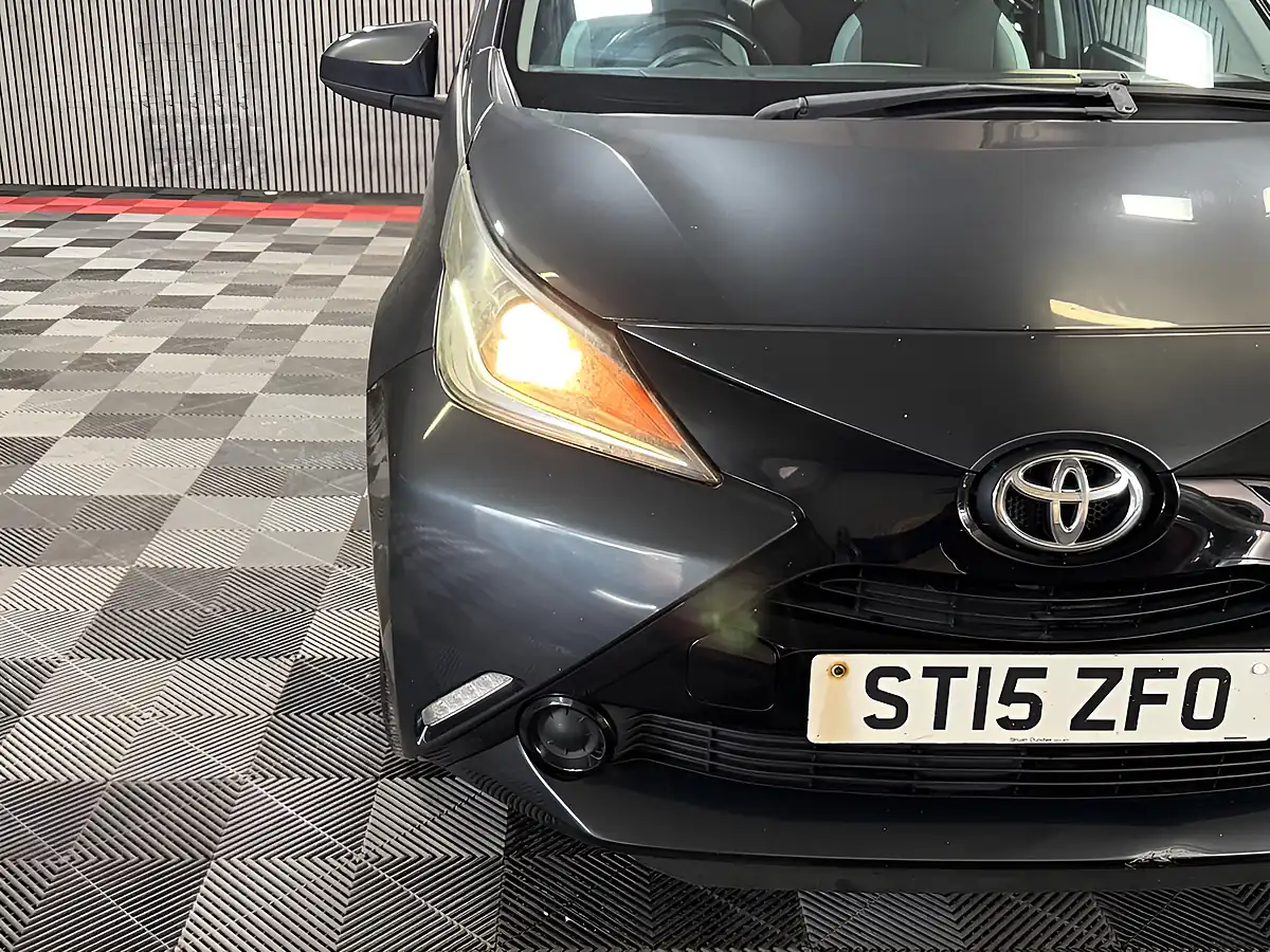 Used 2015 Toyota Aygo X-Play Grey - Interior and Exterior details 13