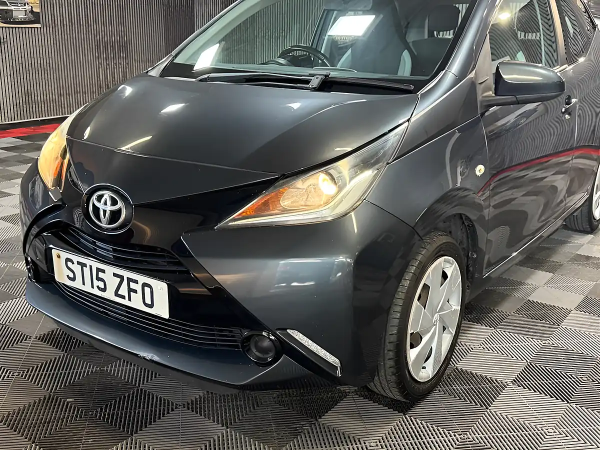 Used 2015 Toyota Aygo X-Play Grey - Interior and Exterior details 16