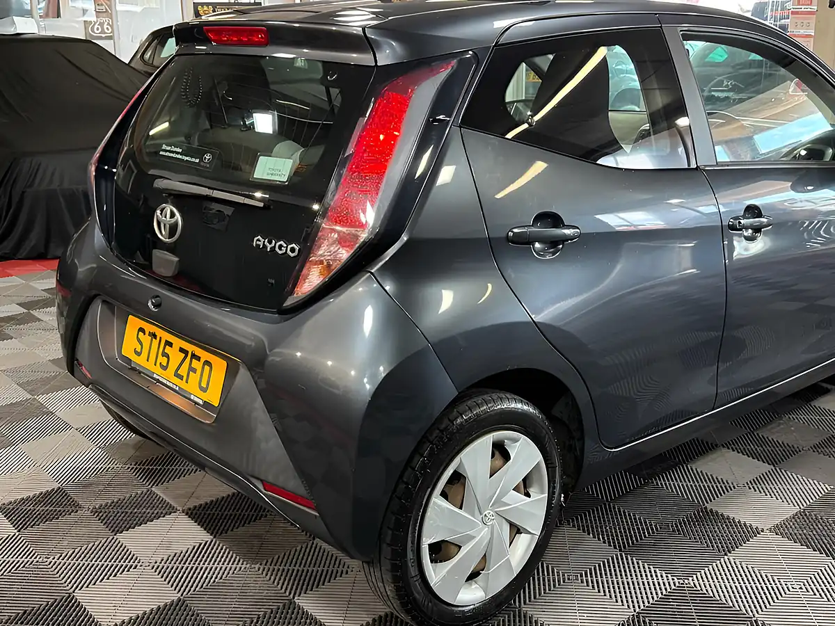 Used 2015 Toyota Aygo X-Play Grey - Interior and Exterior details 18