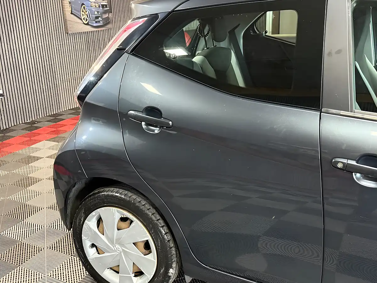 Used 2015 Toyota Aygo X-Play Grey - Interior and Exterior details 19