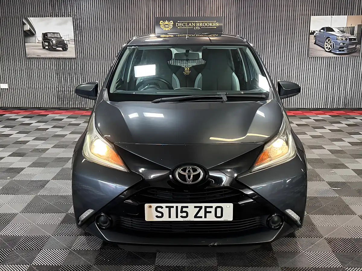 Used 2015 Toyota Aygo X-Play Grey - Interior and Exterior details 3