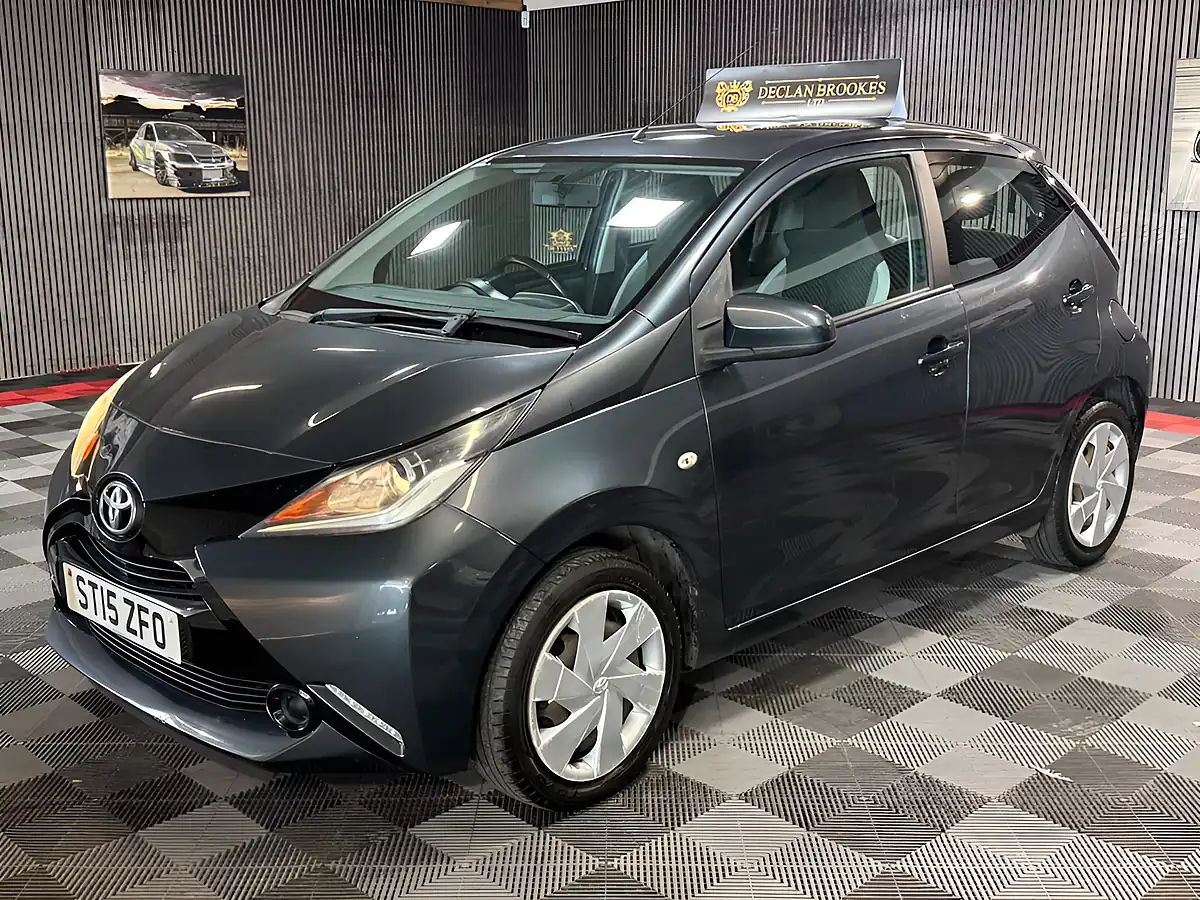 Used 2015 Toyota Aygo X-Play Grey - Interior and Exterior details 4
