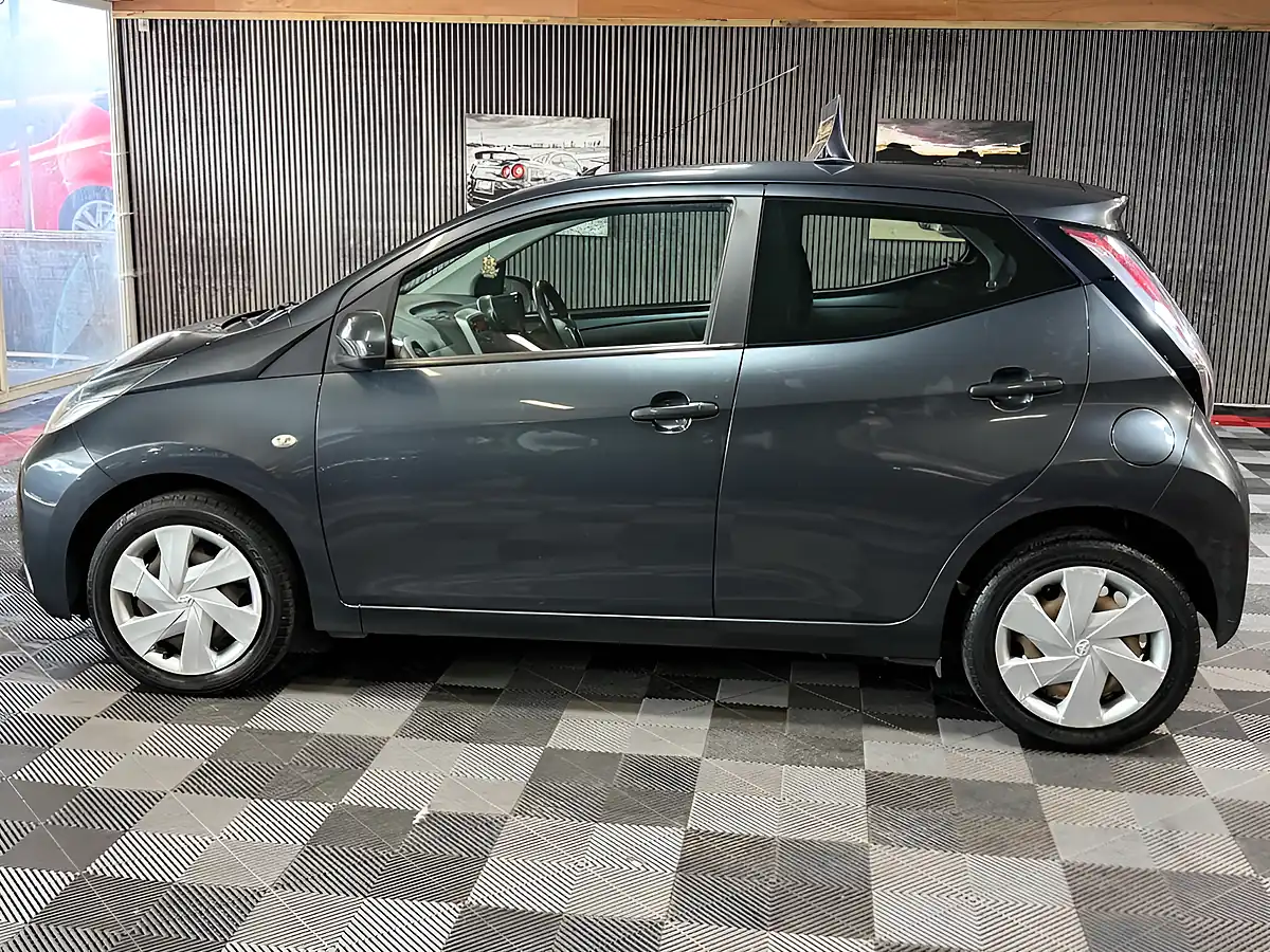 Used 2015 Toyota Aygo X-Play Grey - Interior and Exterior details 7