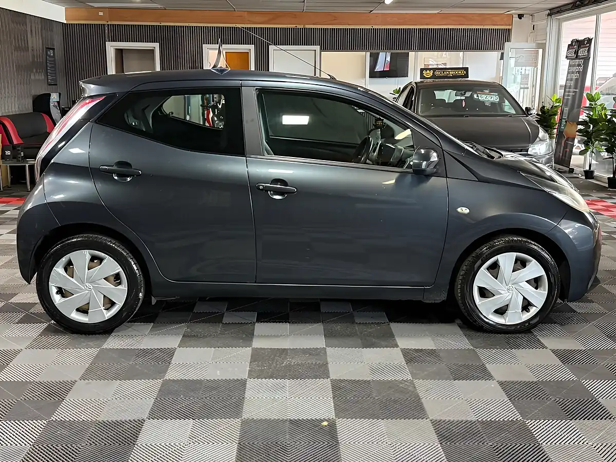 Used 2015 Toyota Aygo X-Play Grey - Interior and Exterior details 9