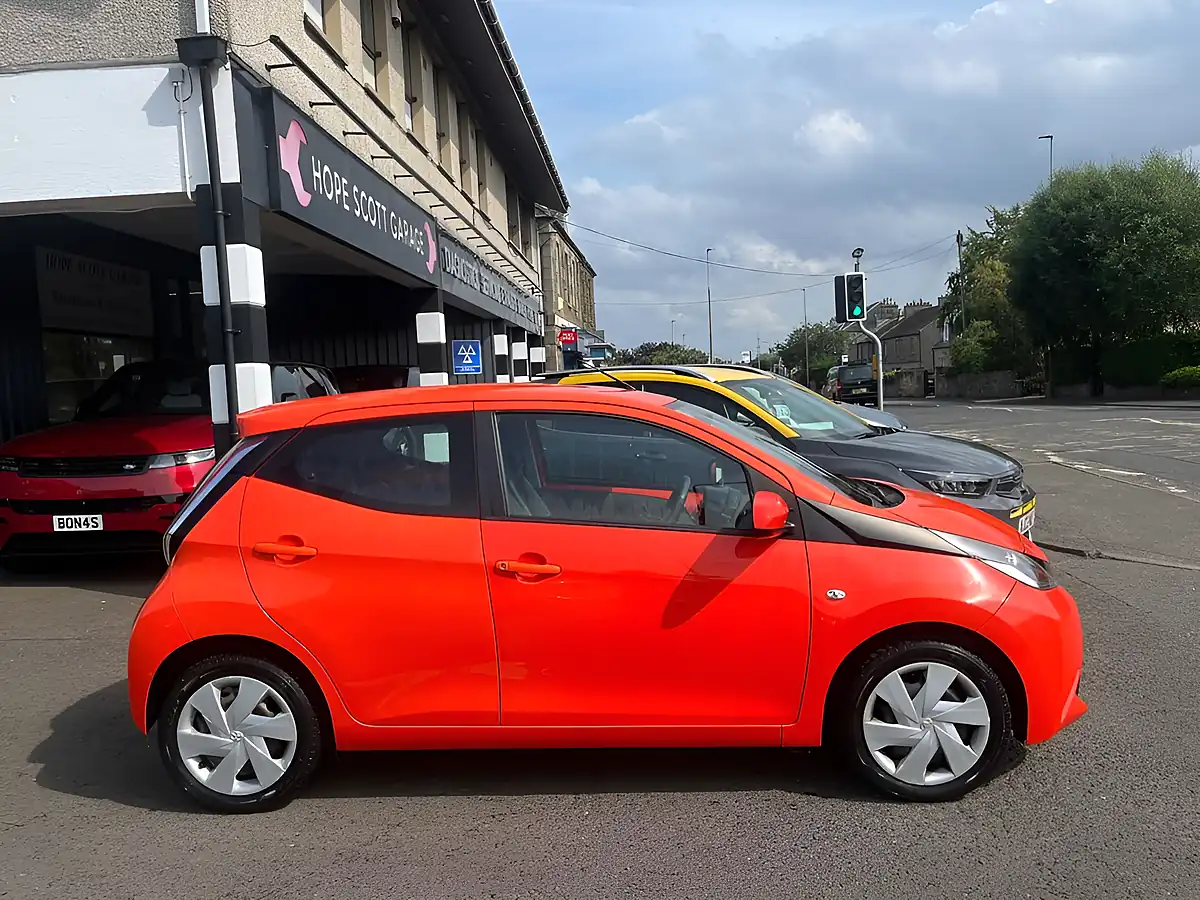 Used 2015 Toyota Aygo X-Play Orange - Interior and Exterior details 2