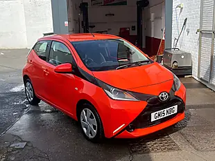 Used 2015 Toyota Aygo X-Play Orange - Interior and Exterior details 4