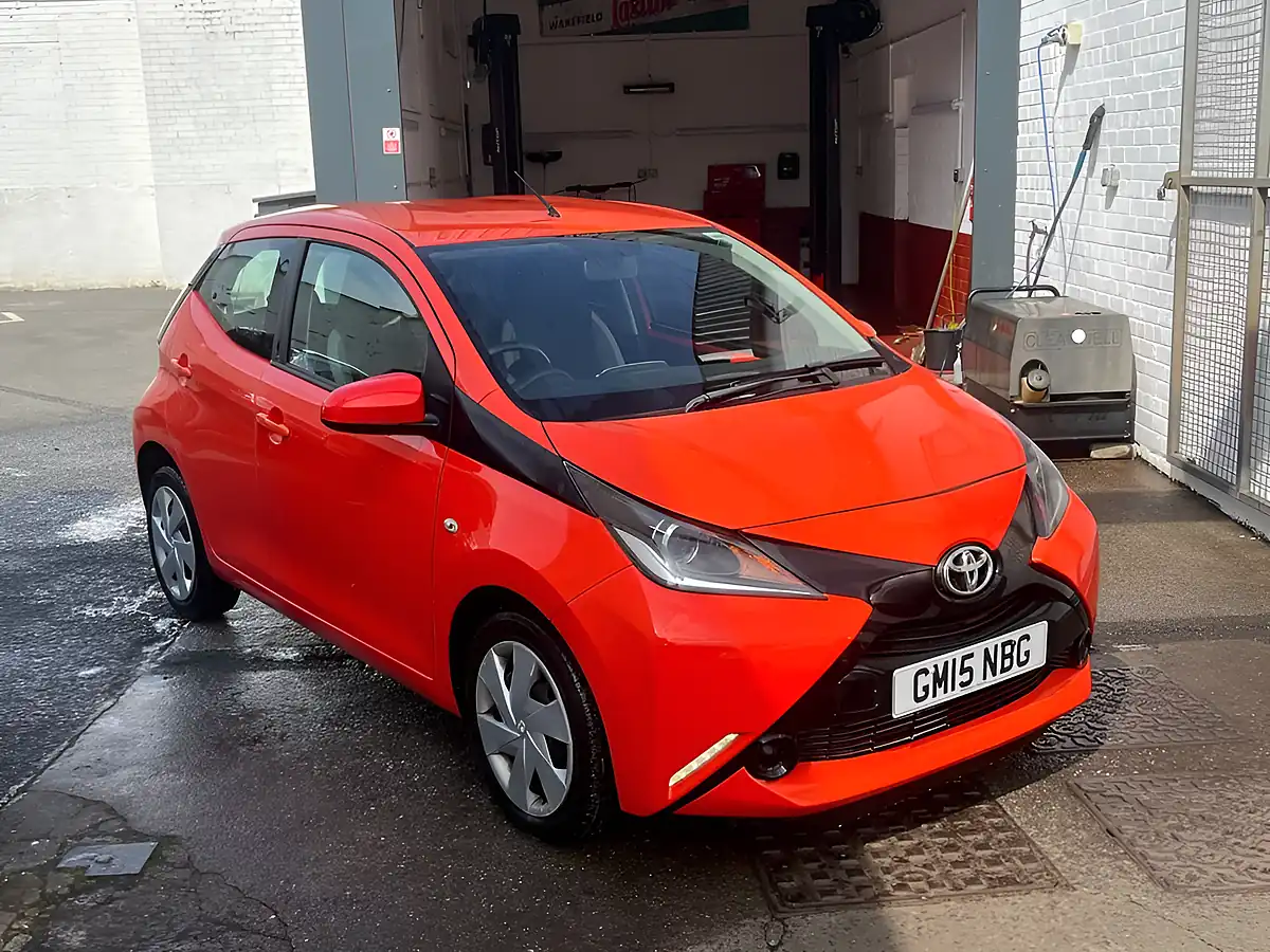 Used 2015 Toyota Aygo X-Play Orange - Interior and Exterior details 4