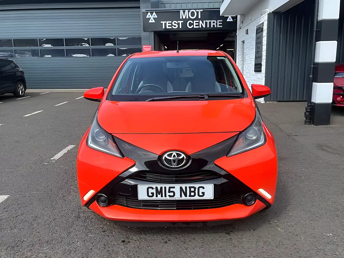 Used 2015 Toyota Aygo X-Play Orange - Interior and Exterior details 5