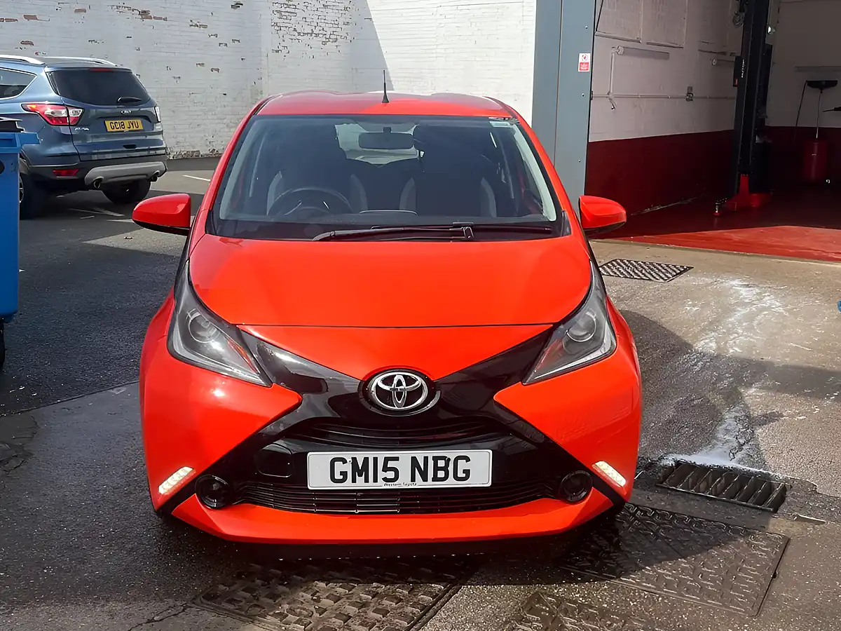 Used 2015 Toyota Aygo X-Play Orange - Interior and Exterior details 8