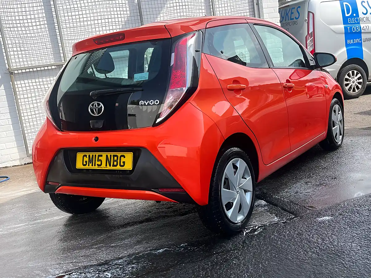 Used 2015 Toyota Aygo X-Play Orange - Interior and Exterior details 9