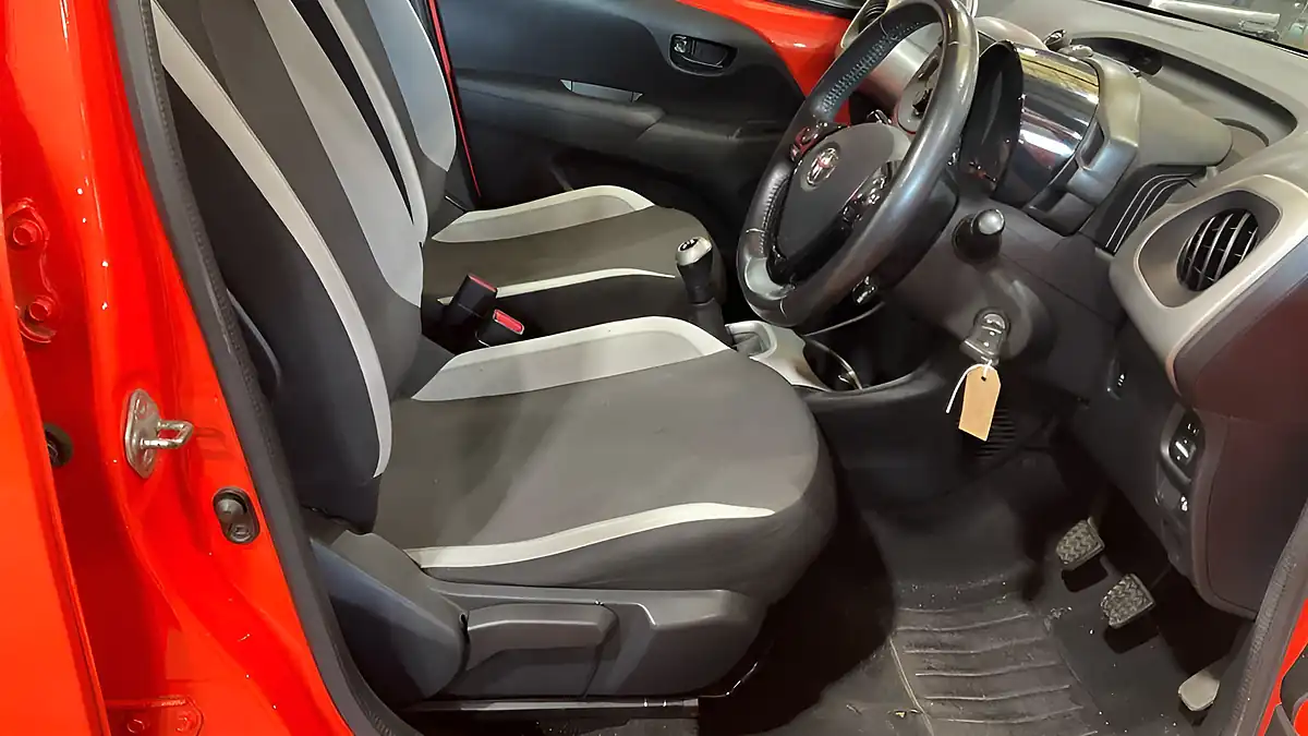 Used 2015 Toyota Aygo X-Play Orange - Interior and Exterior details 11