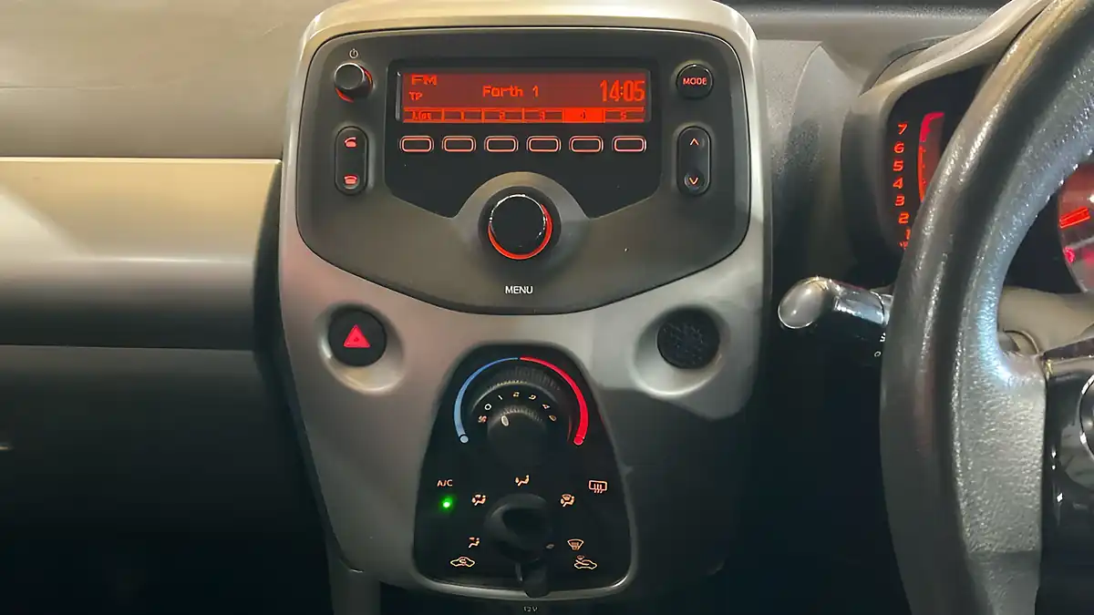 Used 2015 Toyota Aygo X-Play Orange - Interior and Exterior details 13