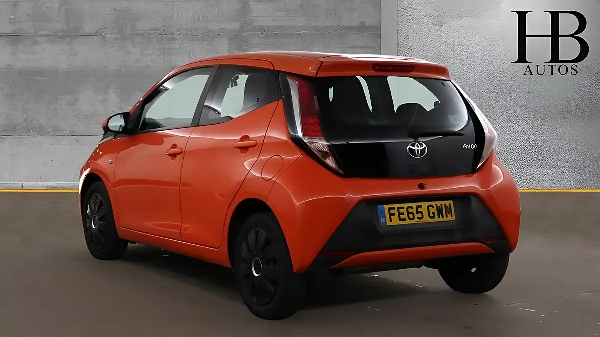 Used 2015 Toyota Aygo X-Play Orange - Interior and Exterior details 4