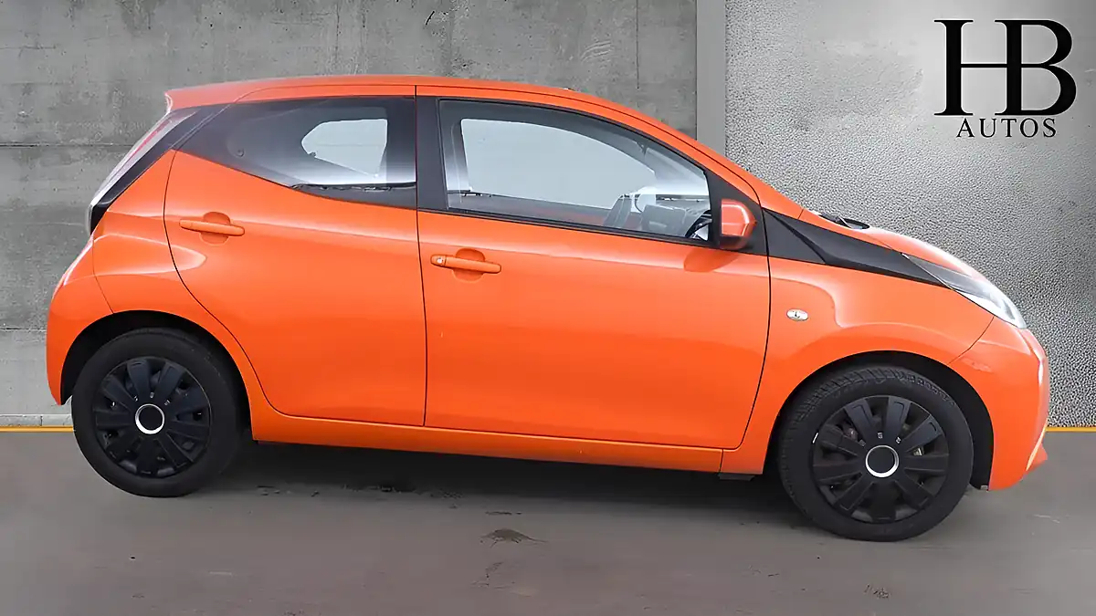 Used 2015 Toyota Aygo X-Play Orange - Interior and Exterior details 6