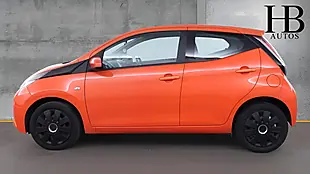 Used 2015 Toyota Aygo X-Play Orange - Interior and Exterior details 7