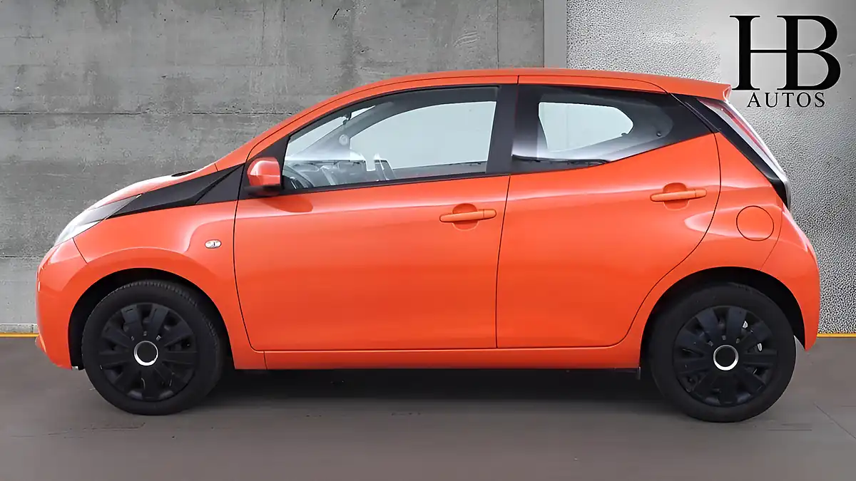 Used 2015 Toyota Aygo X-Play Orange - Interior and Exterior details 7