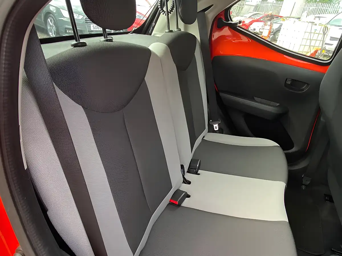 Used 2015 Toyota Aygo X-Play Orange - Interior and Exterior details 12