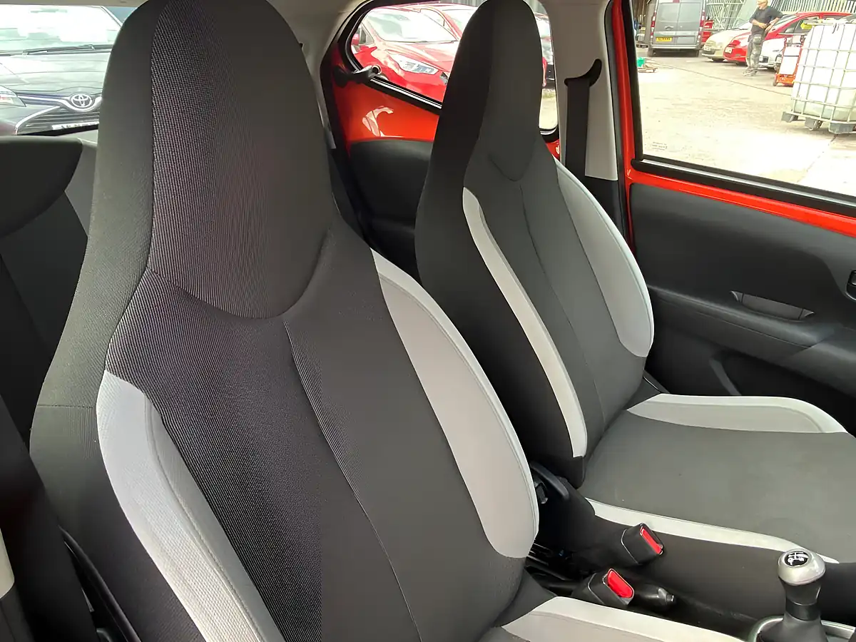 Used 2015 Toyota Aygo X-Play Orange - Interior and Exterior details 13