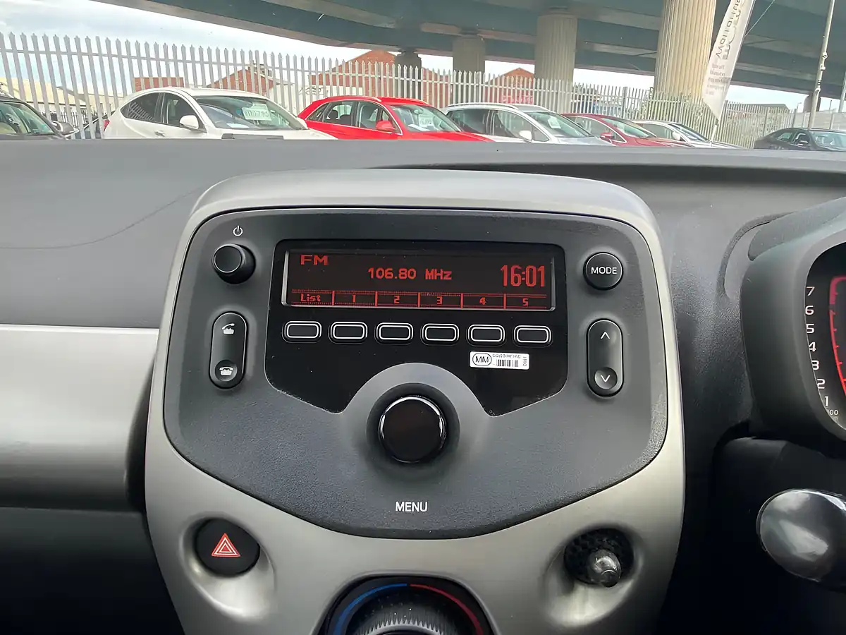 Used 2015 Toyota Aygo X-Play Orange - Interior and Exterior details 16