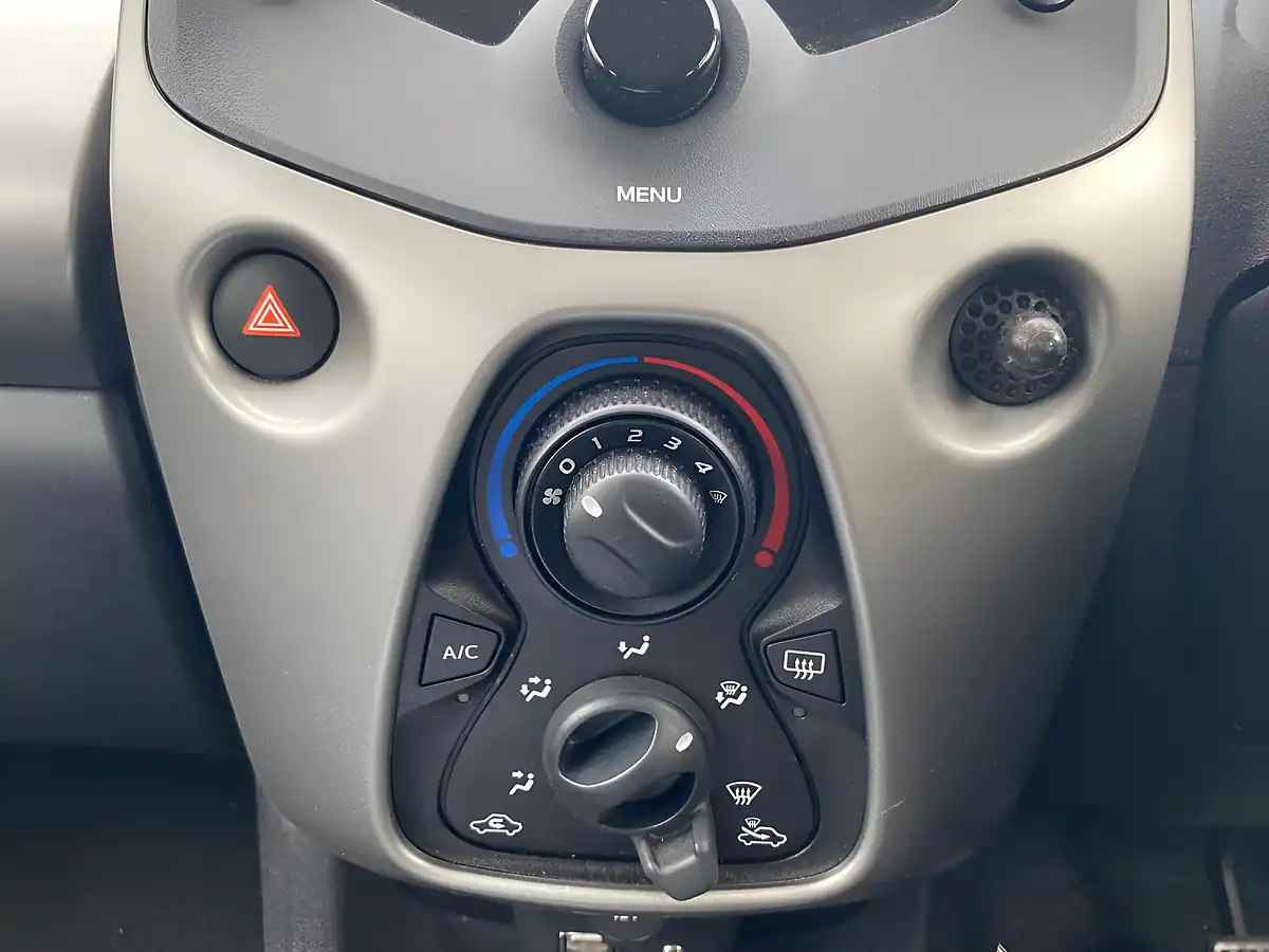 Used 2015 Toyota Aygo X-Play Orange - Interior and Exterior details 17
