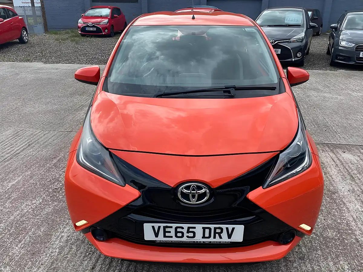 Used 2015 Toyota Aygo X-Play Orange - Interior and Exterior details 4