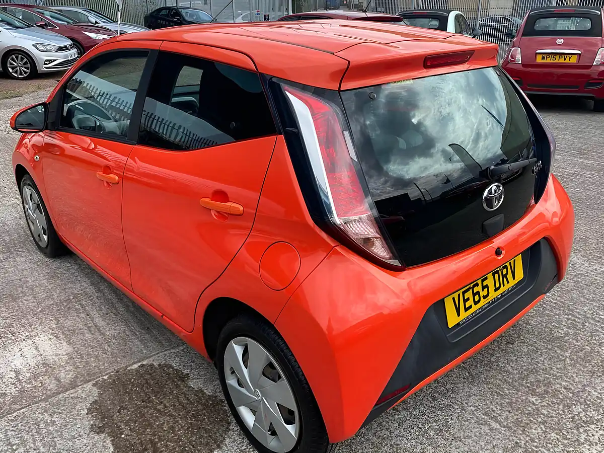 Used 2015 Toyota Aygo X-Play Orange - Interior and Exterior details 6