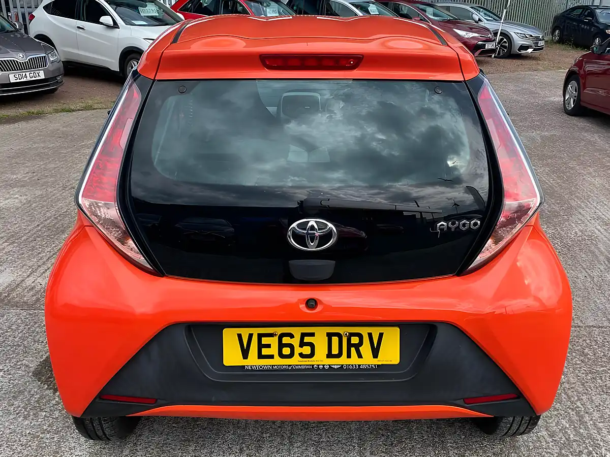 Used 2015 Toyota Aygo X-Play Orange - Interior and Exterior details 7