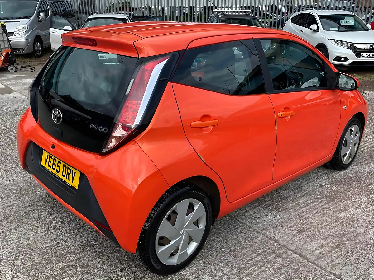 Used 2015 Toyota Aygo X-Play Orange - Interior and Exterior details 8