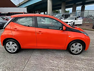Used 2015 Toyota Aygo X-Play Orange - Interior and Exterior details 9