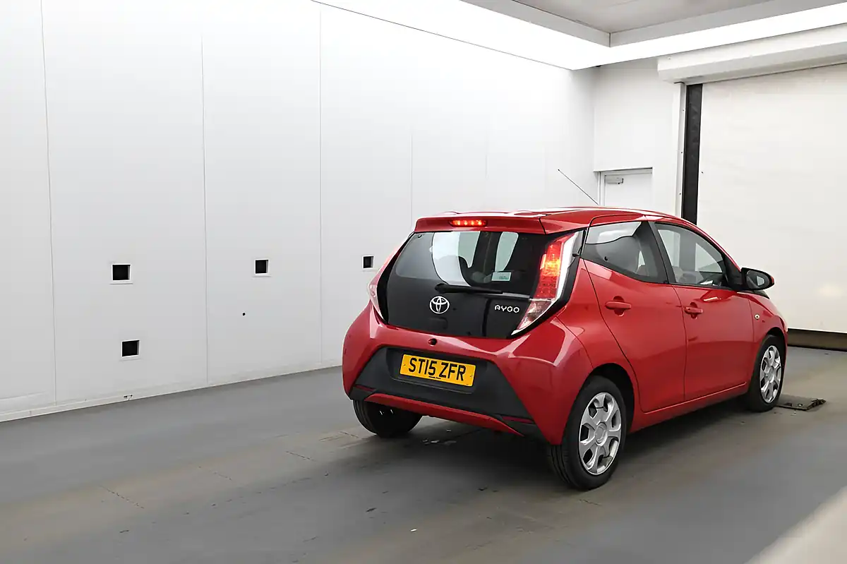 Used 2015 Toyota Aygo X-Play Red - Interior and Exterior details 3