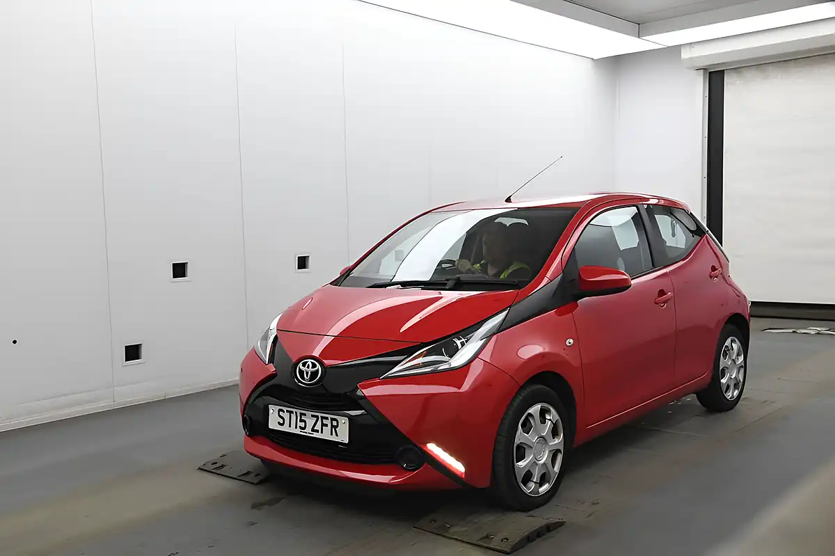 Used 2015 Toyota Aygo X-Play Red - Interior and Exterior details 4