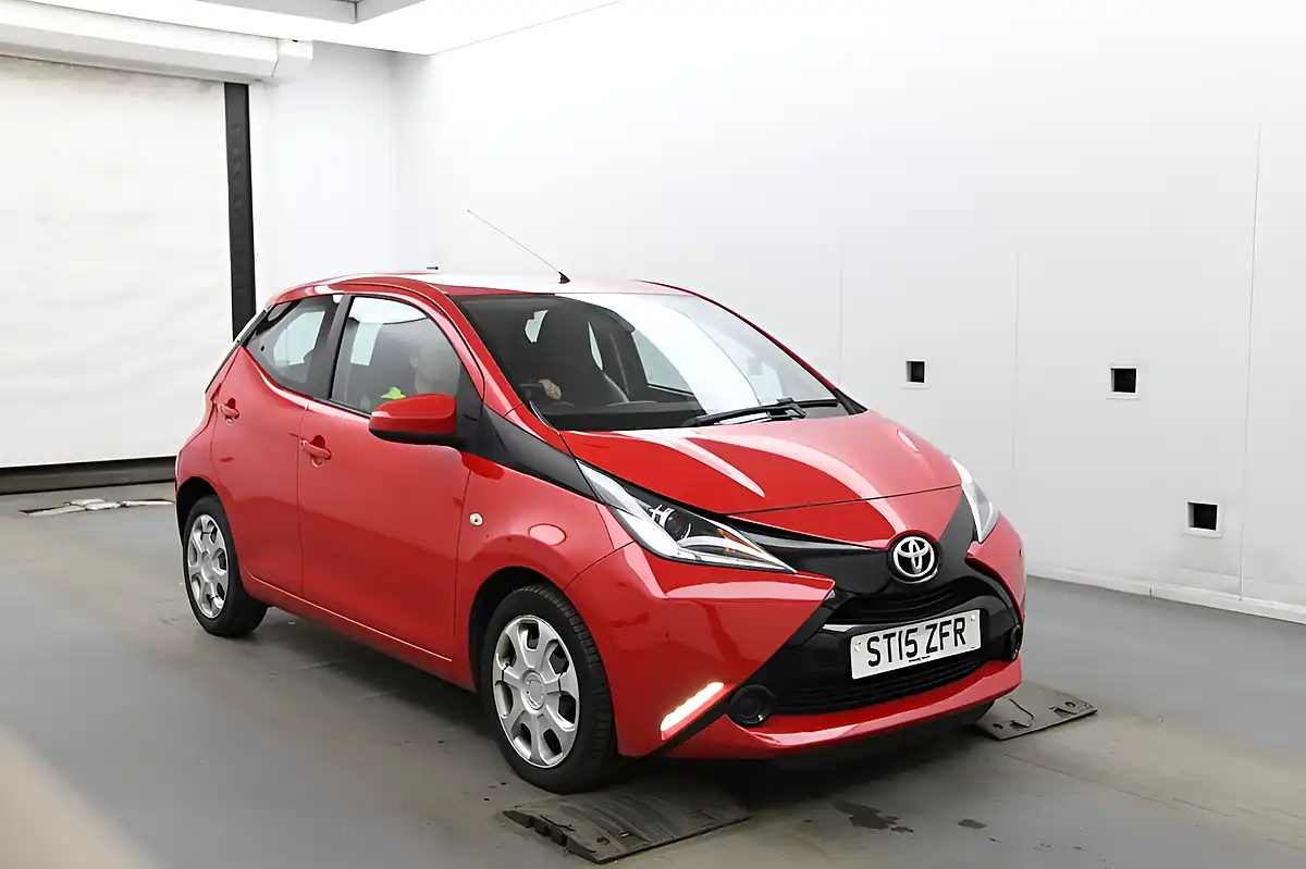 Used 2015 Toyota Aygo X-Play Red - Interior and Exterior details 5