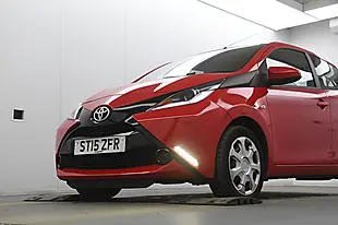 Used 2015 Toyota Aygo X-Play Red - Interior and Exterior details 6