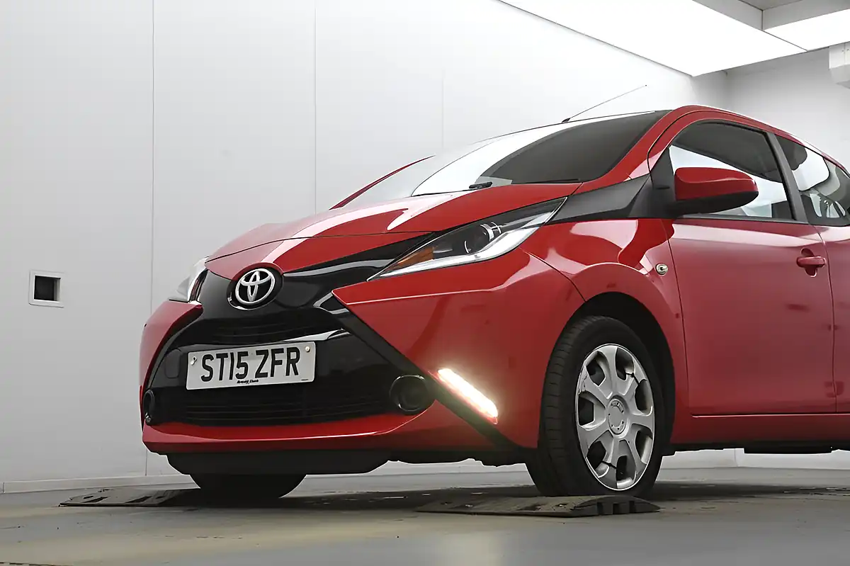 Used 2015 Toyota Aygo X-Play Red - Interior and Exterior details 6