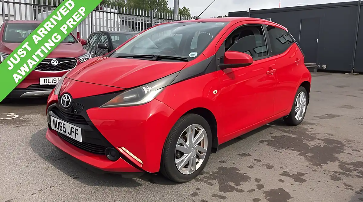 Used 2015 Toyota Aygo X-Play Red - Front View