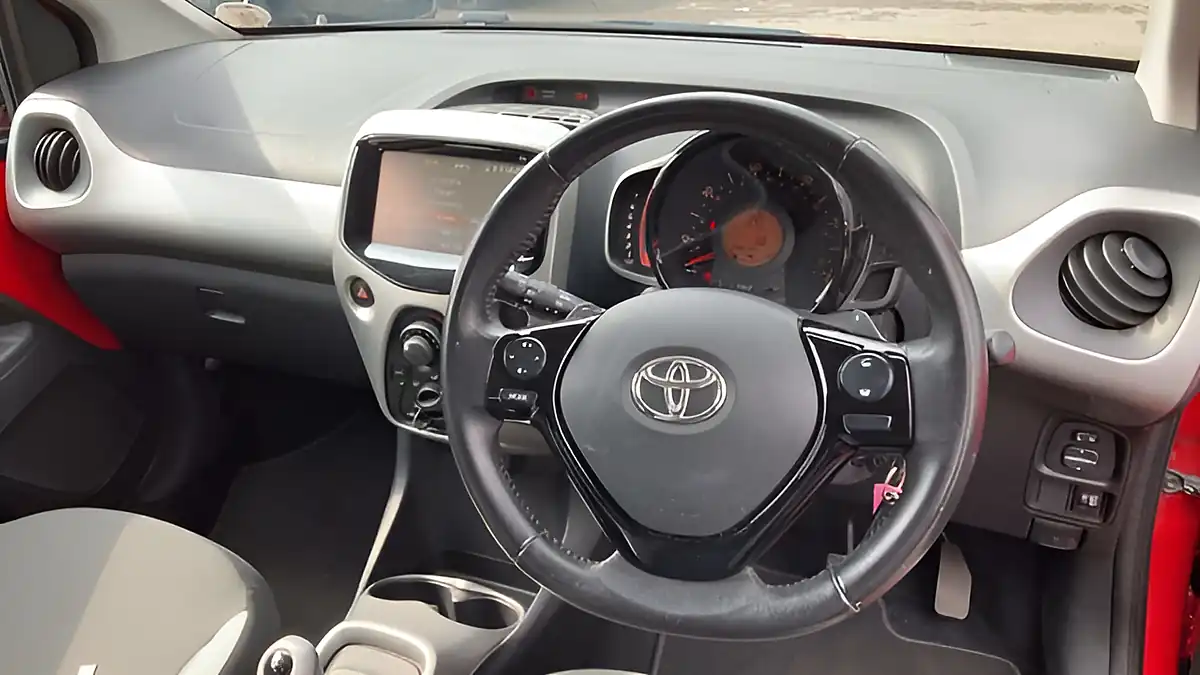 Used 2015 Toyota Aygo X-Play Red - Interior and Exterior details 4