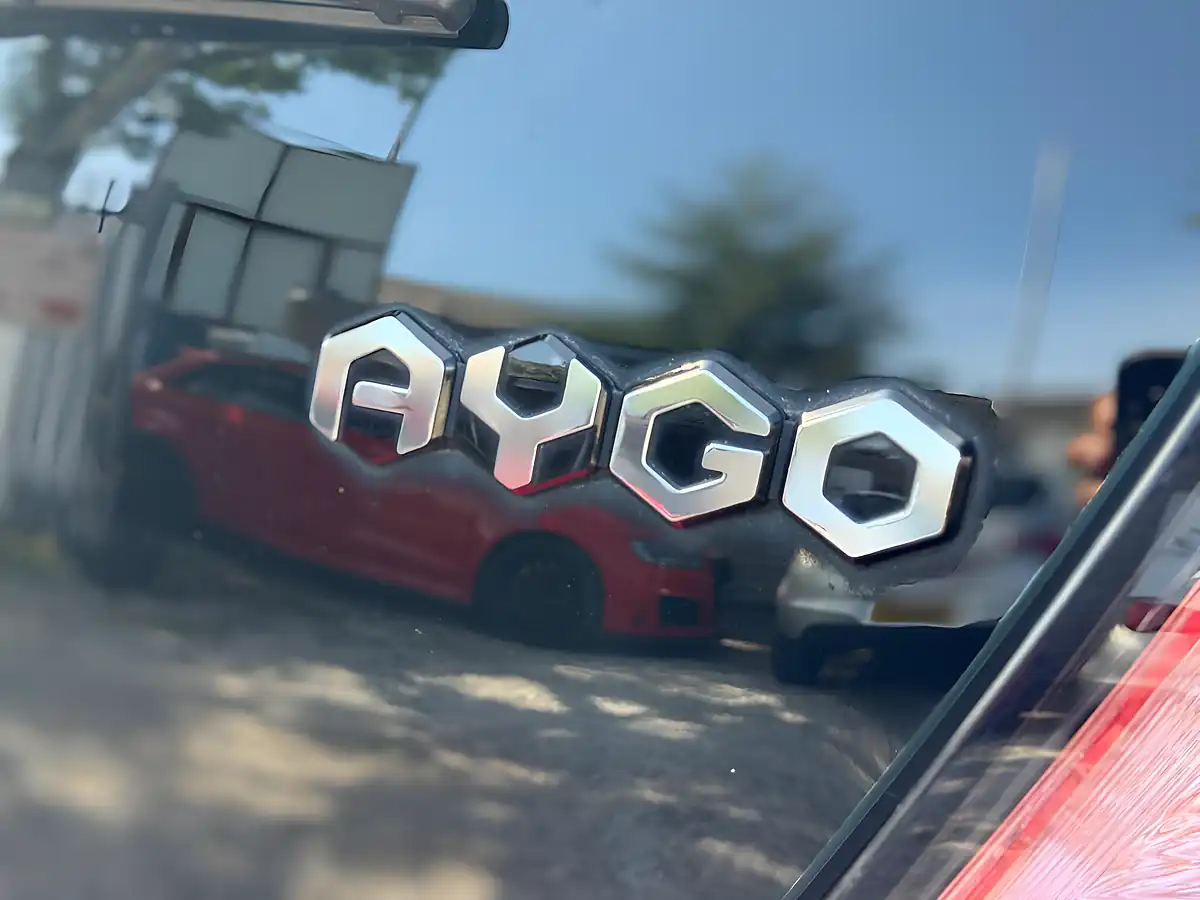 Used 2015 Toyota Aygo X-Play Red - Interior and Exterior details 18