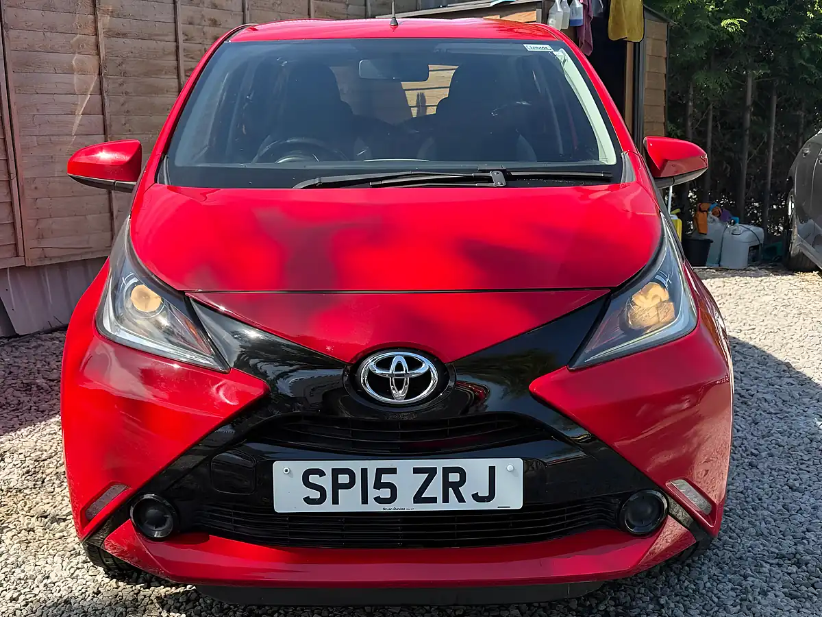 Used 2015 Toyota Aygo X-Play Red - Interior and Exterior details 4