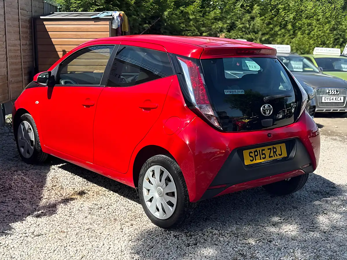 Used 2015 Toyota Aygo X-Play Red - Interior and Exterior details 5