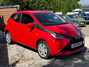 Used 2015 Toyota Aygo X-Play Red - Interior and Exterior details 6
