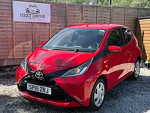 Used 2015 Toyota Aygo X-Play Red - Interior and Exterior details 7