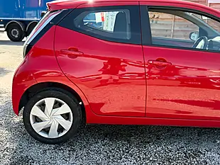Used 2015 Toyota Aygo X-Play Red - Interior and Exterior details 8