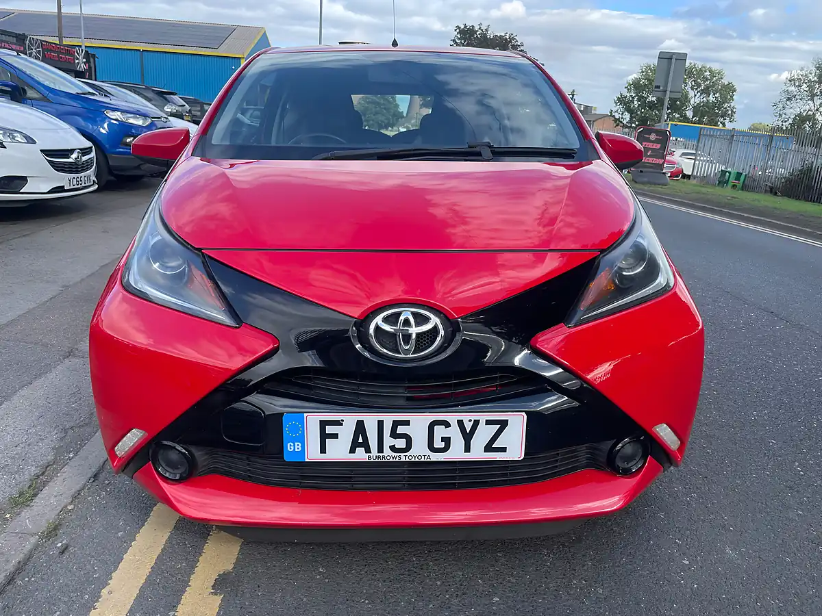 Used 2015 Toyota Aygo X-Play Red - Interior and Exterior details 2