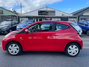 Used 2015 Toyota Aygo X-Play Red - Interior and Exterior details 4