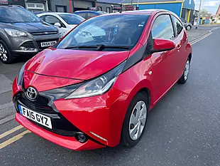Used 2015 Toyota Aygo X-Play Red - Interior and Exterior details 5