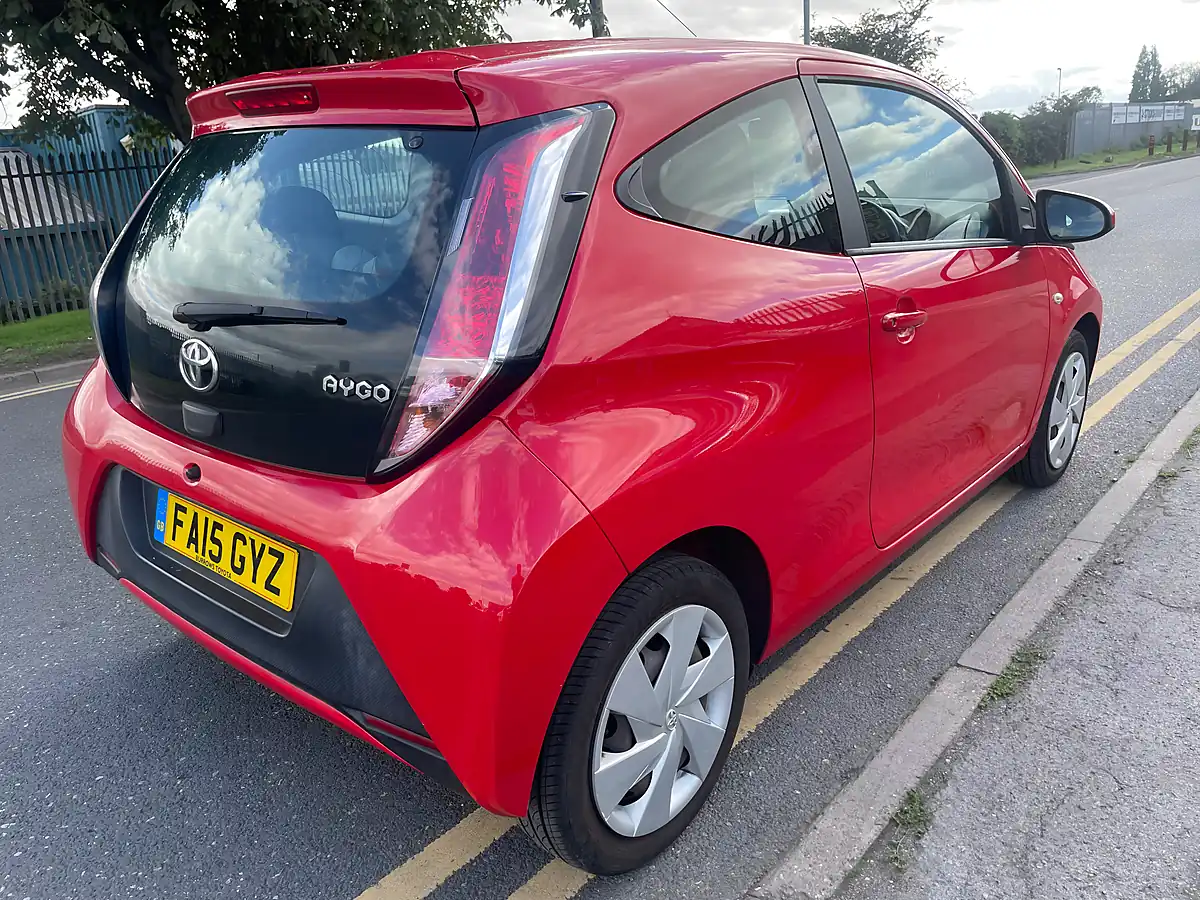 Used 2015 Toyota Aygo X-Play Red - Interior and Exterior details 6