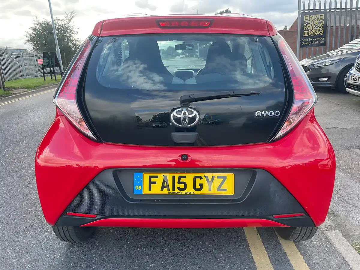 Used 2015 Toyota Aygo X-Play Red - Interior and Exterior details 7