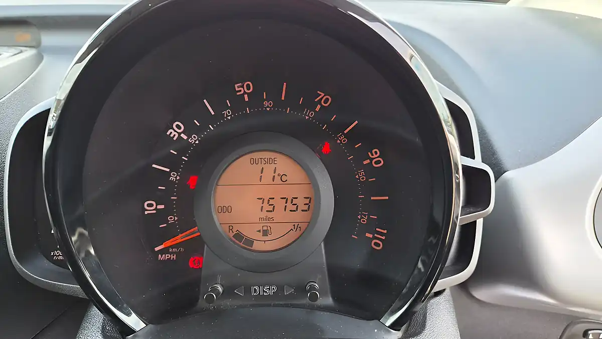 Used 2015 Toyota Aygo X-Play White - Interior and Exterior details 11