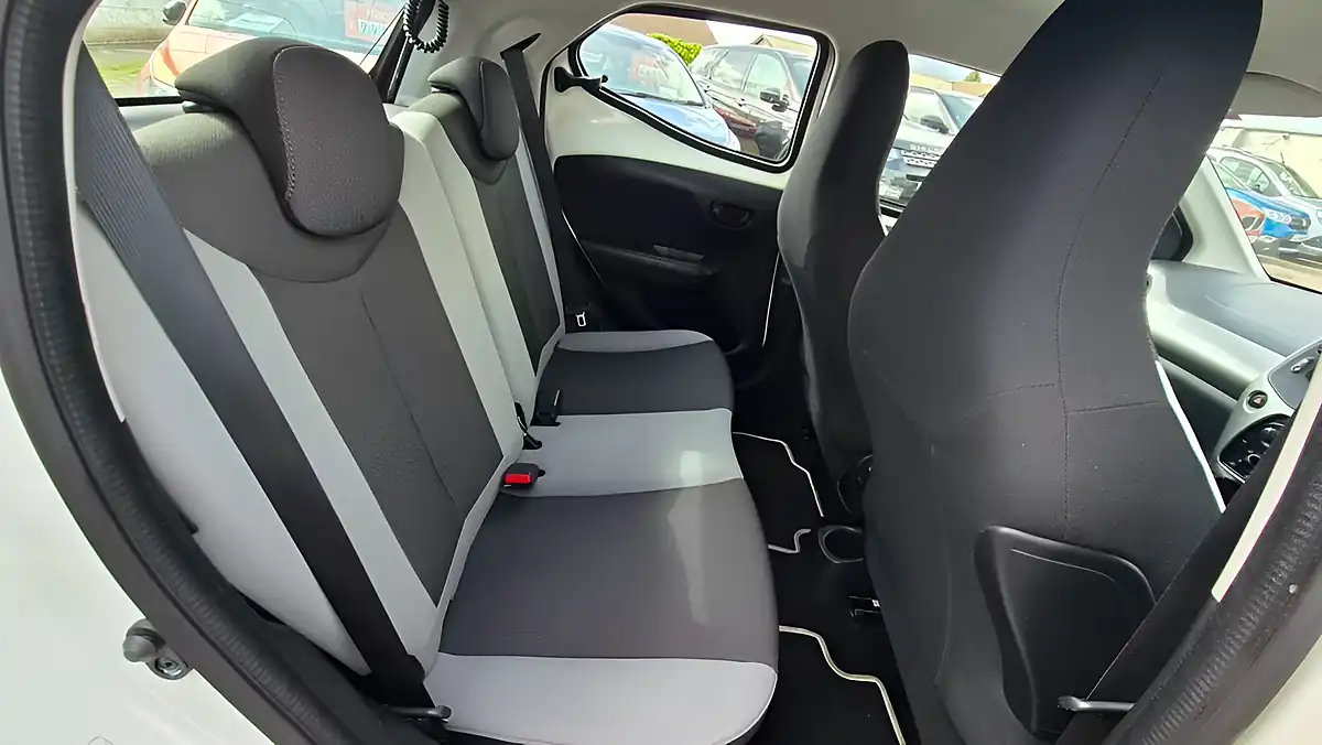 Used 2015 Toyota Aygo X-Play White - Interior and Exterior details 13