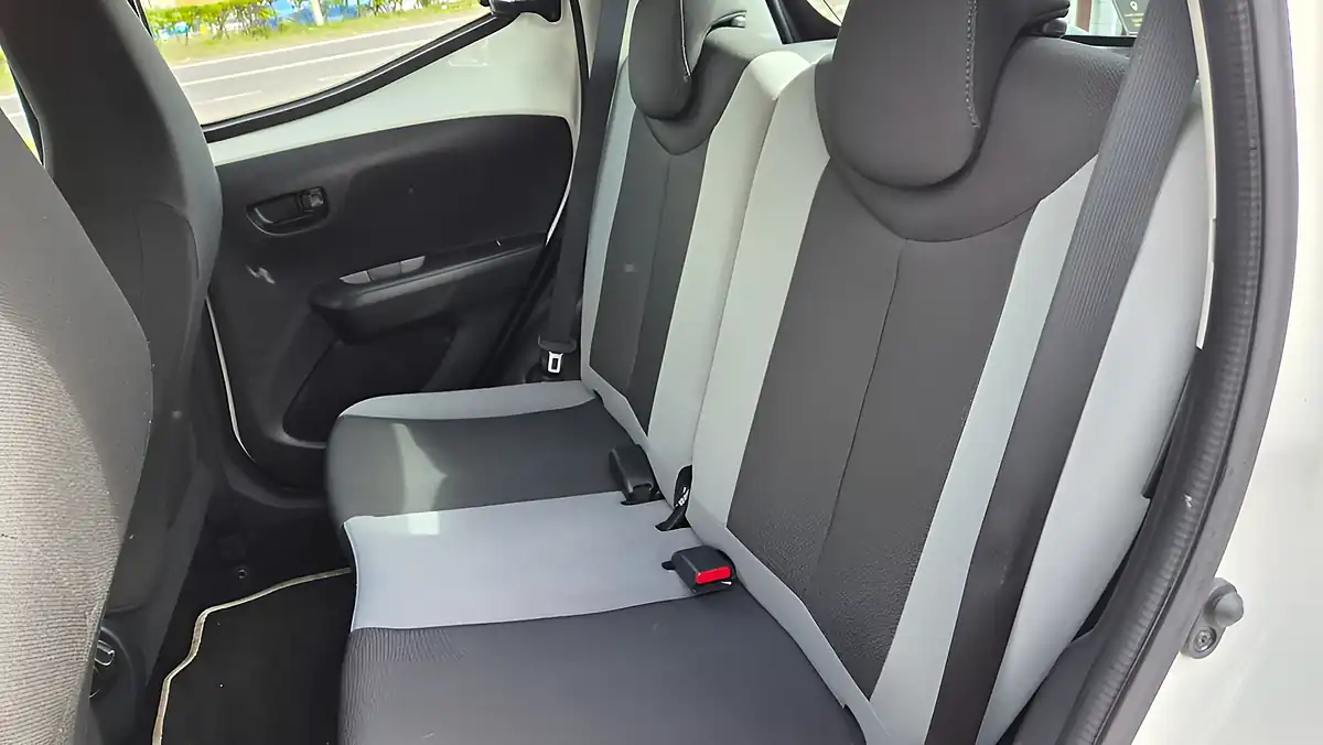 Used 2015 Toyota Aygo X-Play White - Interior and Exterior details 15